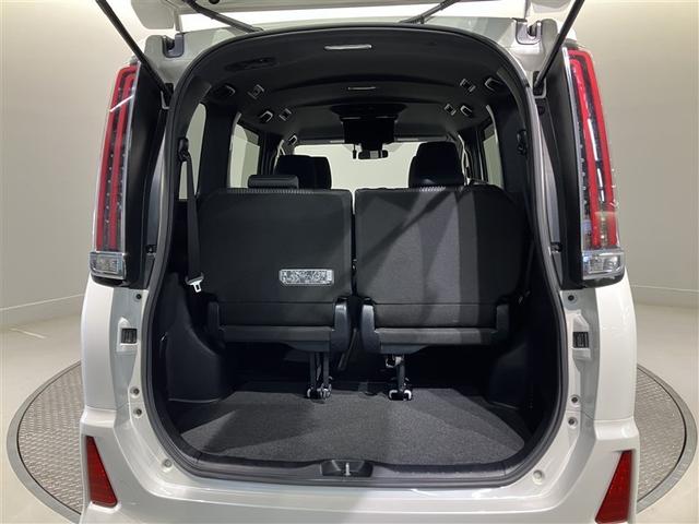 ノア Ｓｉ　１オーナー　プリクラッシュ　地デジ　ダブルエアコン　ＬＥＤヘットライト　ＥＴＣ付き　ドライブレコーダー　クルコン　横滑り防止機能　ナビＴＶ　三列シート　ＡＷ　ＡＡＣ　パワーウインドウ　メモリーナビ（12枚目）