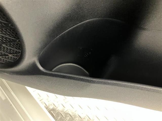 プリウス Ｓ　ＤＶＤ視聴可能　ＬＥＤヘット　地デジテレビ　盗難防止システム　スマキー　ＡＣ　ナビ＆ＴＶ　メディアプレイヤー接続　横滑り防止システム　バックガイドモニター　ＥＴＣ車載器　アルミホイール　リモコンキー（32枚目）