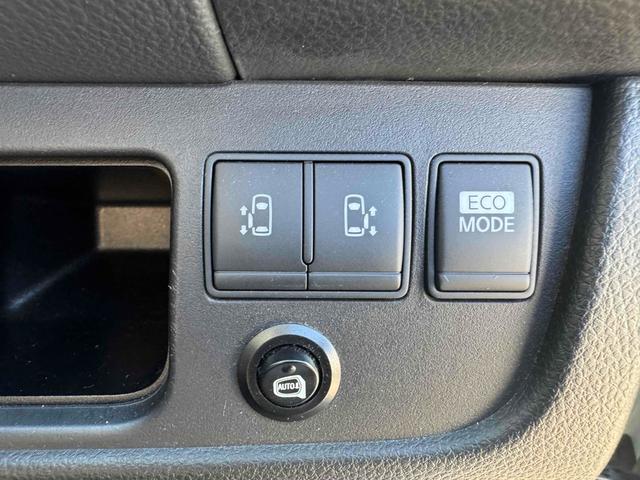 セレナ ハイウェイスター　Ｖセレクション　ワンオーナー　禁煙車　ＥＴＣ　ナビ　ＴＶ　オートクルーズコントロール　両側電動スライドドア　オートライト　スマートキー　アイドリングストップ　電動格納ミラー　後席モニター　３列シート　ウォークスルー（13枚目）