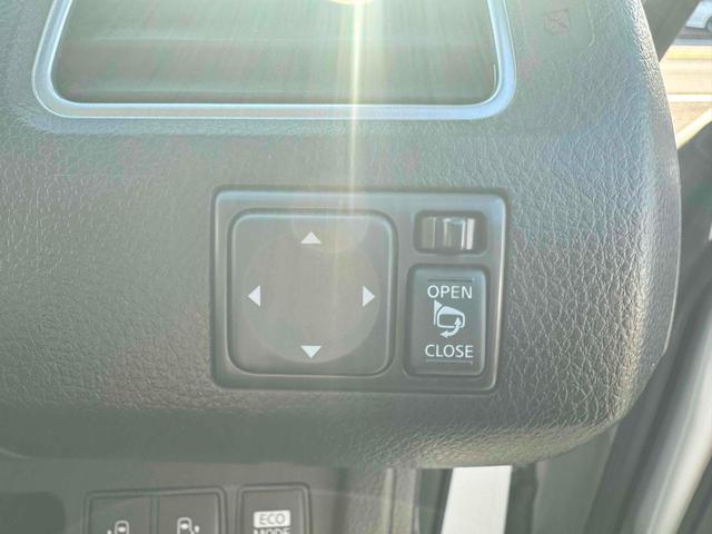 セレナ ハイウェイスター　Ｖセレクション　ワンオーナー　禁煙車　ＥＴＣ　ナビ　ＴＶ　オートクルーズコントロール　両側電動スライドドア　オートライト　スマートキー　アイドリングストップ　電動格納ミラー　後席モニター　３列シート　ウォークスルー（14枚目）