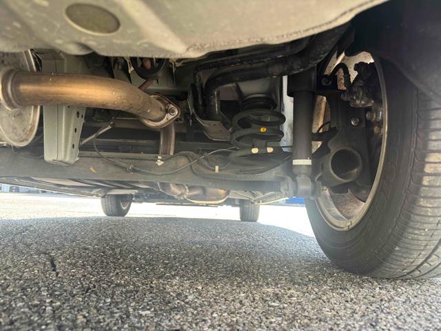 セレナ ハイウェイスター　Ｖセレクション　ワンオーナー　禁煙車　ＥＴＣ　ナビ　ＴＶ　オートクルーズコントロール　両側電動スライドドア　オートライト　スマートキー　アイドリングストップ　電動格納ミラー　後席モニター　３列シート　ウォークスルー（27枚目）