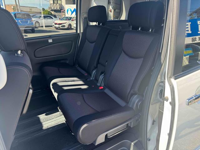 セレナ ハイウェイスター　Ｖセレクション　ワンオーナー　禁煙車　ＥＴＣ　ナビ　ＴＶ　オートクルーズコントロール　両側電動スライドドア　オートライト　スマートキー　アイドリングストップ　電動格納ミラー　後席モニター　３列シート　ウォークスルー（28枚目）