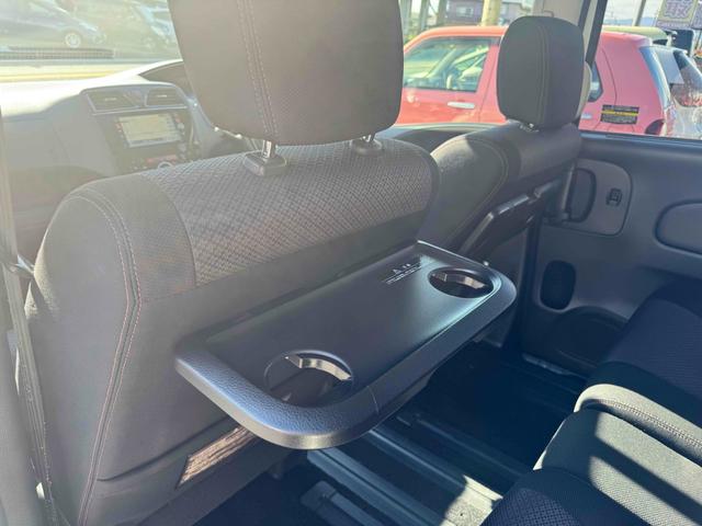 セレナ ハイウェイスター　Ｖセレクション　ワンオーナー　禁煙車　ＥＴＣ　ナビ　ＴＶ　オートクルーズコントロール　両側電動スライドドア　オートライト　スマートキー　アイドリングストップ　電動格納ミラー　後席モニター　３列シート　ウォークスルー（30枚目）