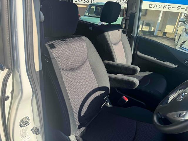 セレナ ハイウェイスター　Ｖセレクション　ワンオーナー　禁煙車　ＥＴＣ　ナビ　ＴＶ　オートクルーズコントロール　両側電動スライドドア　オートライト　スマートキー　アイドリングストップ　電動格納ミラー　後席モニター　３列シート　ウォークスルー（51枚目）