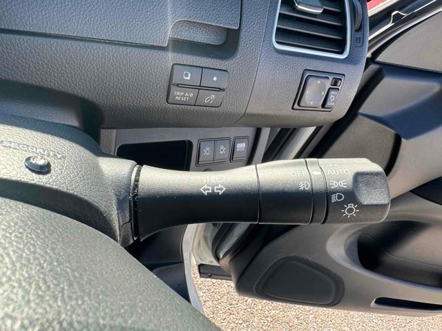 セレナ ハイウェイスター　Ｖセレクション　ワンオーナー　禁煙車　ＥＴＣ　ナビ　ＴＶ　オートクルーズコントロール　両側電動スライドドア　オートライト　スマートキー　アイドリングストップ　電動格納ミラー　後席モニター　３列シート　ウォークスルー（55枚目）