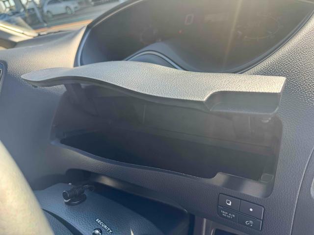 セレナ ハイウェイスター　Ｖセレクション　ワンオーナー　禁煙車　ＥＴＣ　ナビ　ＴＶ　オートクルーズコントロール　両側電動スライドドア　オートライト　スマートキー　アイドリングストップ　電動格納ミラー　後席モニター　３列シート　ウォークスルー（57枚目）