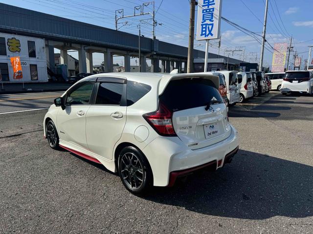 ノート ｅ－パワーニスモ　ドライブレコーダー　ＥＴＣ　全周囲カメラ　ナビ　ＴＶ　クリアランスソナー　レーンアシスト　衝突被害軽減システム　アルミホイール　オートライト　スマートキー　電動格納ミラー　ＣＶＴ　盗難防止システム（24枚目）