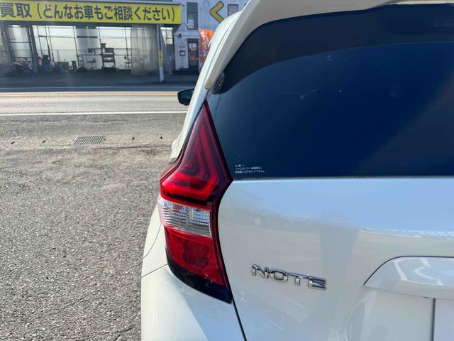 ノート ｅ－パワーニスモ　ドライブレコーダー　ＥＴＣ　全周囲カメラ　ナビ　ＴＶ　クリアランスソナー　レーンアシスト　衝突被害軽減システム　アルミホイール　オートライト　スマートキー　電動格納ミラー　ＣＶＴ　盗難防止システム（26枚目）