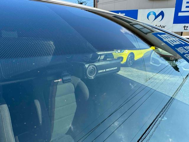 ノート ｅ－パワーニスモ　ドライブレコーダー　ＥＴＣ　全周囲カメラ　ナビ　ＴＶ　クリアランスソナー　レーンアシスト　衝突被害軽減システム　アルミホイール　オートライト　スマートキー　電動格納ミラー　ＣＶＴ　盗難防止システム（35枚目）