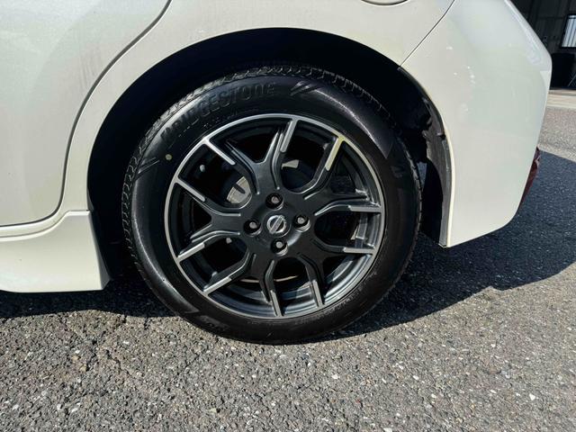 ノート ｅ－パワーニスモ　ドライブレコーダー　ＥＴＣ　全周囲カメラ　ナビ　ＴＶ　クリアランスソナー　レーンアシスト　衝突被害軽減システム　アルミホイール　オートライト　スマートキー　電動格納ミラー　ＣＶＴ　盗難防止システム（45枚目）