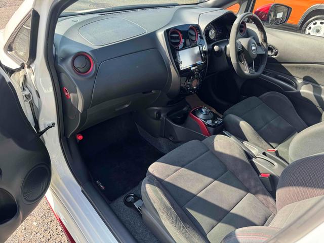 ノート ｅ－パワーニスモ　ドライブレコーダー　ＥＴＣ　全周囲カメラ　ナビ　ＴＶ　クリアランスソナー　レーンアシスト　衝突被害軽減システム　アルミホイール　オートライト　スマートキー　電動格納ミラー　ＣＶＴ　盗難防止システム（55枚目）