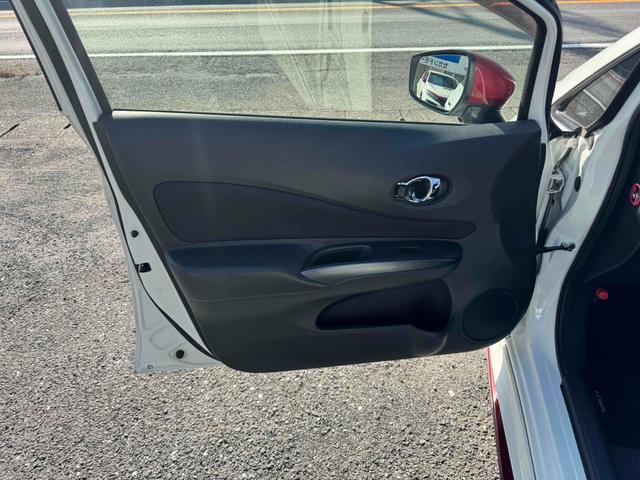 ノート ｅ－パワーニスモ　ドライブレコーダー　ＥＴＣ　全周囲カメラ　ナビ　ＴＶ　クリアランスソナー　レーンアシスト　衝突被害軽減システム　アルミホイール　オートライト　スマートキー　電動格納ミラー　ＣＶＴ　盗難防止システム（57枚目）