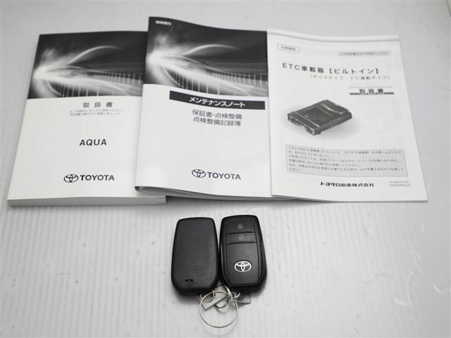 アクア Z LEDヘッドライト スマートキー 100V電源 イモビライザー アルミホイール オートクルーズコントロール フルセグTV エアコン ESC カーテンエアバッグ ETC キーレス パワーウインドウ TV(29枚目)