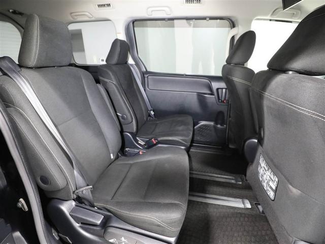 後席もゆとりあるスペースをしっかり確保しています。