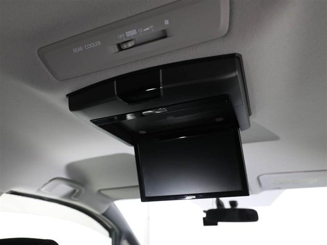 天井に後席テレビが装備されているので、リヤ席からのナビ＆ＴＶが楽しめます。お子様も飽きない楽しいドライブになります♪