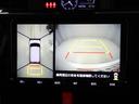 パノラミックビューモニターを装備。駐車場や交差点でクルマを真上から見るように周囲を確認できます。機能の詳細は販売店スタッフまでおたずねください。