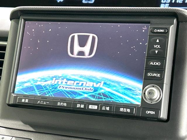 ステップワゴン スパーダＳ　Ｚ　ＨＤＤナビパッケージ　電動スライドドア　禁煙車　純正ナビ　バックカメラ　ＥＴＣ　ＨＩＤヘッドライト　革巻きステアリング　ステアリングスイッチ　オートエアコン　フォグライト　ＤＶＤ再生　地デジ　盗難防止装置　横滑防止装置（3枚目）