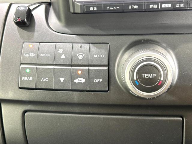 スパーダＳ　Ｚ　ＨＤＤナビパッケージ　電動スライドドア　禁煙車　純正ナビ　バックカメラ　ＥＴＣ　ＨＩＤヘッドライト　革巻きステアリング　ステアリングスイッチ　オートエアコン　フォグライト　ＤＶＤ再生　地デジ　盗難防止装置　横滑防止装置(7枚目)