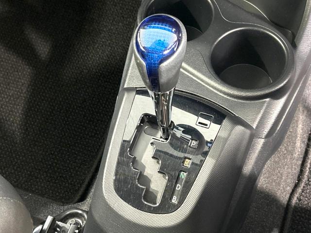 Ｘ－アーバン　禁煙車　純正ＳＤナビ　バックカメラ　ＥＴＣ　Ｂｌｕｅｔｏｏｔｈ　ドライブレコーダー　スマートキー　オートライト　革巻きステアリング　ステアリングスイッチ　ＤＶＤ再生　地デジ　盗難防止装置(21枚目)