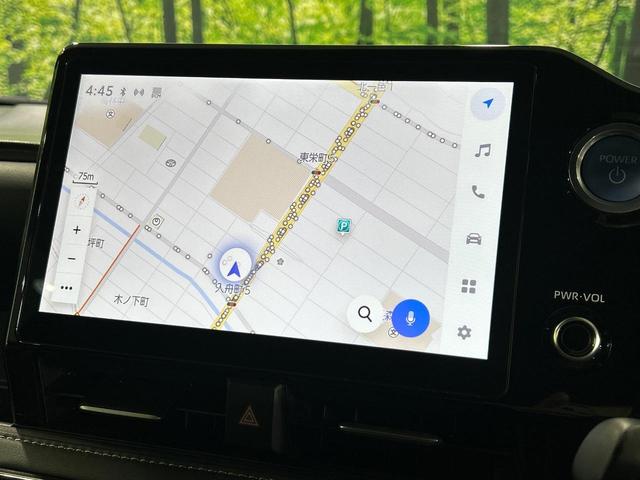 ノア ハイブリッドＳ－Ｚ　１０．５型ナビ付ディスプレイ　両側電動ドア　バックカメラ　衝突軽減ブレーキ　レーダークルーズ　禁煙　コーナーセンサー　スマートキー　ＬＥＤヘッド　ＥＴＣ　オートハイビーム　車線逸脱警報　オートライト（3枚目）
