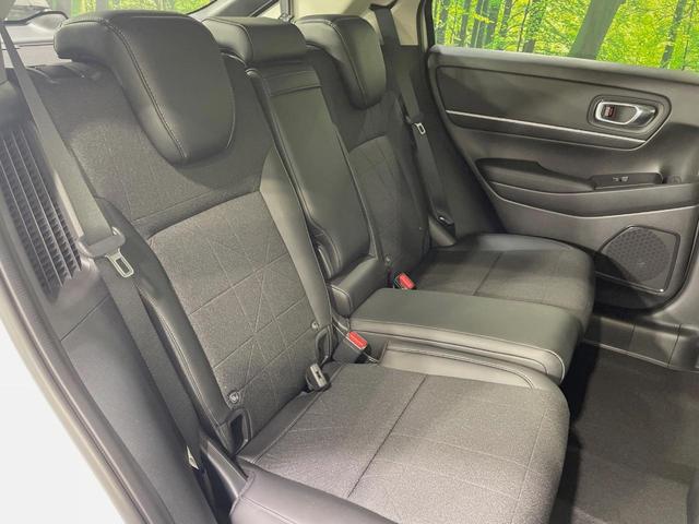 ヴェゼル ｅ：ＨＥＶ　Ｚ　登録済未使用車　純正９型ナビ　バックカメラ　ホンダセンシング　レーダークルーズ　電動リアゲート　コーナーセンサー　スマートキー　ＬＥＤヘッド　ＥＴＣ２．０　オートハイビーム　車線逸脱警報（9枚目）