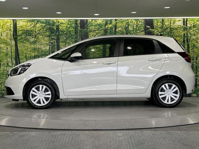 フィット e:HEVホーム 純正9インチナビ バックカメラ 衝突被害軽減システム レーダークルーズ 禁煙車 コーナーセンサー スマートキー LEDヘッド ETC オートハイビーム 車線逸脱警報 オートライト オートエアコン(52枚目)