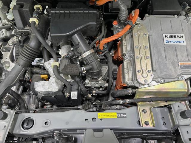 キックス Ｘ　ツートーンインテリアエディション　純正９インチナビ　全周囲カメラ　衝突被害軽減システム　レーダークルーズ　ハーフレザーシート　ドラレコ　コーナーセンサー　スマートキー　ＬＥＤヘッド　ＥＴＣ　オートハイビーム　オートライト　禁煙車（18枚目）