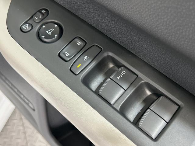 フリード エアー 登録済未使用車 純正ディスプレイオーディオ 両側電動ドア バックカメラ 衝突軽減 レーダークルーズ コーナーセンサー スマートキー LEDヘッド オートハイビーム 車線逸脱警報 オートエアコン(36枚目)