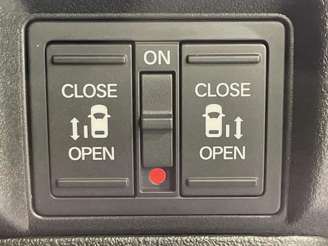 N-BOXカスタム ターボ ターボ 両側電動ドア 純正8インチナビ バックカメラ 衝突被害軽減システム レーダークルーズ 禁煙車 コーナーセンサー スマートキー LEDヘッド オートハイビーム 車線逸脱警報 オートライト(3枚目)