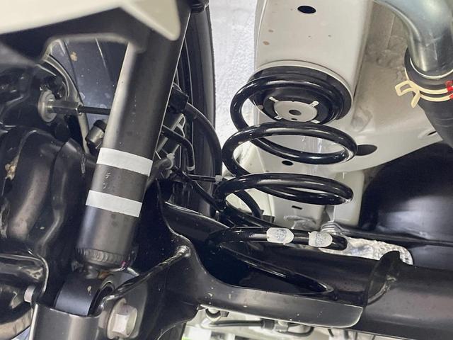 スペーシアカスタム ハイブリッドＸＳ　届出済未使用車　両側電動ドア　衝突被害軽減システム　レーダークルーズ　コーナーセンサー　スマートキー　ＬＥＤヘッド　オートハイビーム　車線逸脱警報　オートライト　オートエアコン　純正１５インチアルミ（20枚目）