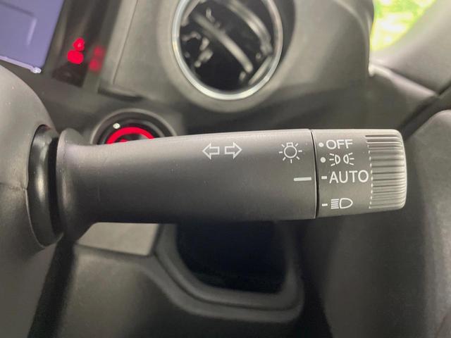 Ｎ－ＢＯＸカスタム ベースグレード　届出済未使用車　電動スライドドア　バックカメラ　衝突被害軽減システム　レーダークルーズ　コーナーセンサー　スマートキー　ＬＥＤヘッド　オートハイビーム　車線逸脱警報　オートライト　オートエアコン（40枚目）