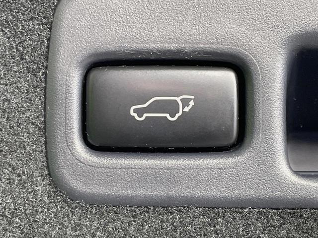 ハリアー プレミアム　アドバンスドパッケージ　純正９型ナビ　バックカメラ　ＪＢＬサウンド　衝突被害軽減システム　レーダークルーズ　禁煙車　電動リアゲート　パワーシート　コーナーセンサー　スマートキー　ＬＥＤヘッド　ビルトインＥＴＣ（6枚目）