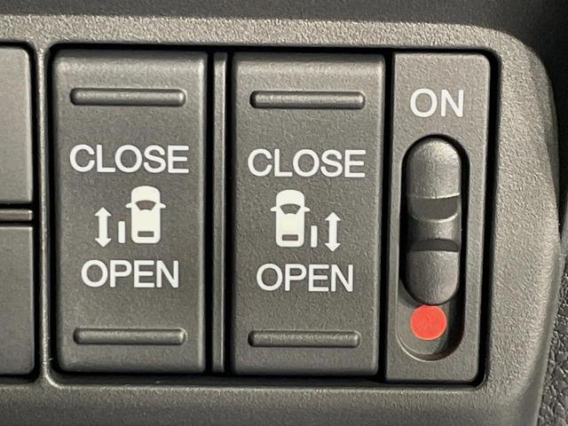 フリード エアー　ＥＸ　登録済未使用車　４ＷＤ　両側電動ドア　衝突被害軽減システム　レーダークルーズ　禁煙車　コーナーセンサー　スマートキー　ＬＥＤヘッド　オートハイビーム　車線逸脱警報　オートライト　オートエアコン（3枚目）