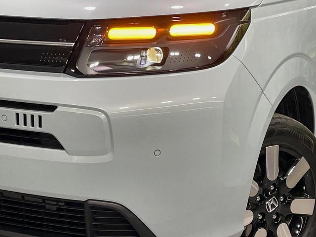 フリード エアー　ＥＸ　登録済未使用車　４ＷＤ　両側電動ドア　衝突被害軽減システム　レーダークルーズ　禁煙車　コーナーセンサー　スマートキー　ＬＥＤヘッド　オートハイビーム　車線逸脱警報　オートライト　オートエアコン（13枚目）