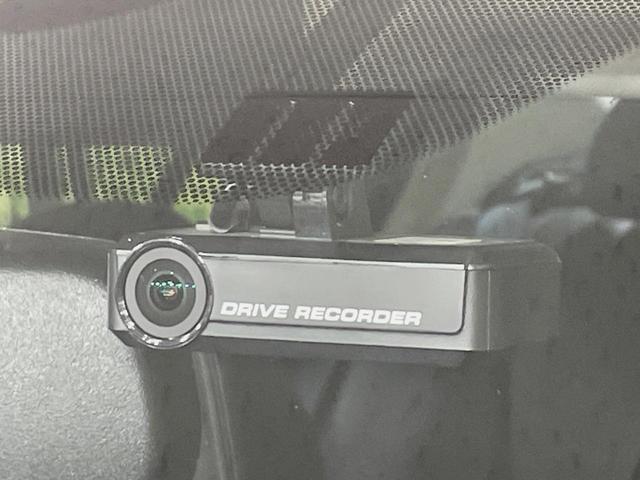 スカイライン 350GT ハイブリッド タイプP 純正ナビ 全周囲カメラ 衝突被害軽減システム レーダークルーズ 禁煙車 レザーシート ドラレコ コーナーセンサー スマートキー LEDヘッド ビルトインETC 純正18インチアルミ オートハイビーム(7枚目)