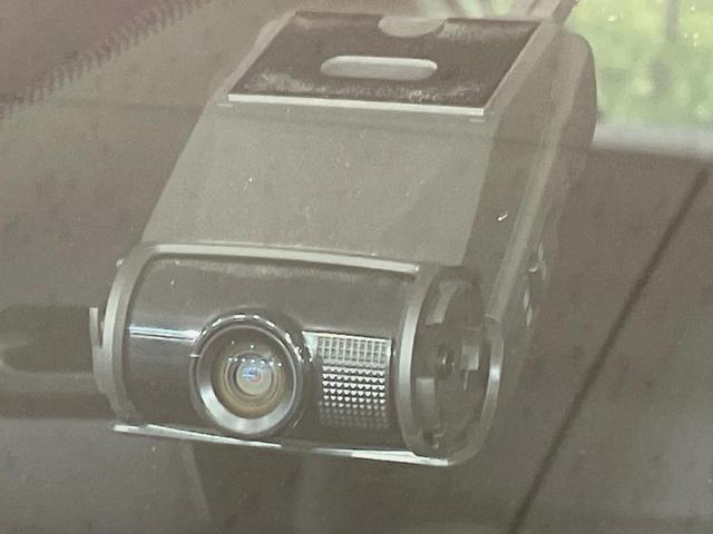 アテンザセダン ２５Ｓ　Ｌパッケージ　バックカメラ　純正ナビ　衝突軽減　レーダークルーズ　禁煙車　レザーシート　ドラレコ　コーナーセンサー　スマートキー　ＬＥＤヘッド　純正１９インチアルミ　オートハイビーム　車線逸脱警報　オートライト（7枚目）