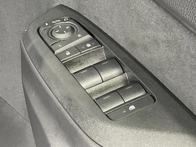 ヤリスクロス Ｘ　バックカメラ　衝突被害軽減システム　レーダークルーズ　禁煙車　ドラレコ　コーナーセンサー　スマートキー　オートハイビーム　車線逸脱警報　オートライト　Ｂｌｕｅｔｏｏｔｈ　フルセグ（36枚目）