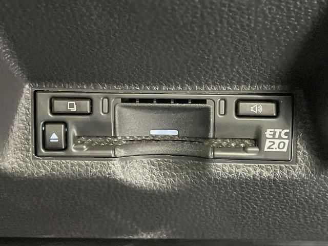 ヤリスクロス ハイブリッドＺ　ナビ付ディスプレイオーディオ　全周囲カメラ　衝突被害軽減システム　レーダークルーズ　パワーシート　コーナーセンサー　スマートキー　ＬＥＤヘッド　ＥＴＣ２．０　オートハイビーム　車線逸脱警報（7枚目）