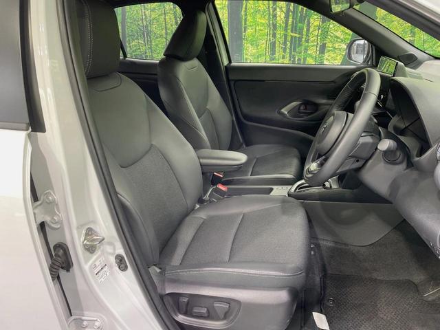 ヤリスクロス ハイブリッドＺ　ナビ付ディスプレイオーディオ　全周囲カメラ　衝突被害軽減システム　レーダークルーズ　パワーシート　コーナーセンサー　スマートキー　ＬＥＤヘッド　ＥＴＣ２．０　オートハイビーム　車線逸脱警報（8枚目）