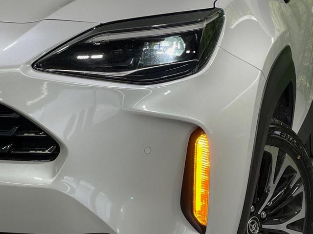 ヤリスクロス ハイブリッドＺ　ナビ付ディスプレイオーディオ　全周囲カメラ　衝突被害軽減システム　レーダークルーズ　パワーシート　コーナーセンサー　スマートキー　ＬＥＤヘッド　ＥＴＣ２．０　オートハイビーム　車線逸脱警報（12枚目）