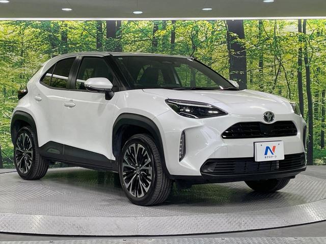 ヤリスクロス ハイブリッドＺ　ナビ付ディスプレイオーディオ　全周囲カメラ　衝突被害軽減システム　レーダークルーズ　パワーシート　コーナーセンサー　スマートキー　ＬＥＤヘッド　ＥＴＣ２．０　オートハイビーム　車線逸脱警報（16枚目）