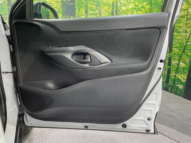 ヤリスクロス ハイブリッドＺ　ナビ付ディスプレイオーディオ　全周囲カメラ　衝突被害軽減システム　レーダークルーズ　パワーシート　コーナーセンサー　スマートキー　ＬＥＤヘッド　ＥＴＣ２．０　オートハイビーム　車線逸脱警報（42枚目）