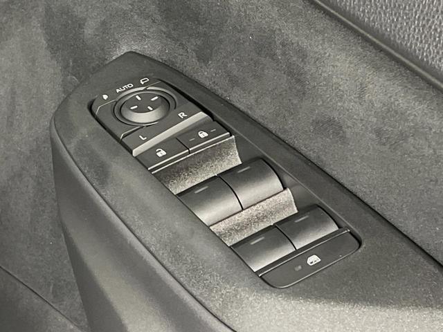 ヤリスクロス ハイブリッドＺ　ナビ付ディスプレイオーディオ　全周囲カメラ　衝突被害軽減システム　レーダークルーズ　パワーシート　コーナーセンサー　スマートキー　ＬＥＤヘッド　ＥＴＣ２．０　オートハイビーム　車線逸脱警報（61枚目）