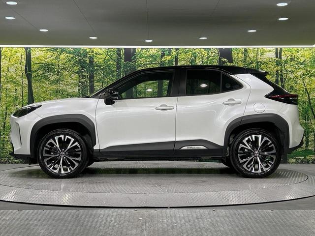 ヤリスクロス ハイブリッドZ 純正8型ナビ 全周囲カメラ 衝突軽減 レーダークルーズ パワーシート コーナーセンサー スマートキー LEDヘッド ビルトインETC 純正18インチアルミ オートハイビーム 車線逸脱警報(54枚目)