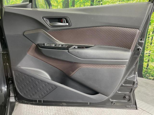 C-HR G 純正SDナビ バックカメラ 衝突被害軽減システム レーダークルーズ 禁煙車 シートヒーター コーナーセンサー スマートキー LEDヘッド ETC 純正18インチアルミ オートハイビーム 車線逸脱警報(35枚目)