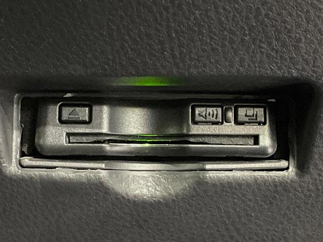 C-HR S GRスポーツ 8インチディスプレイオーディオ 2トーンカラー 全周囲カメラ 衝突被害軽減システム レーダークルーズ 禁煙車 ドラレコ コーナーセンサー スマートキー LEDヘッド ビルトインETC オートハイビーム(7枚目)