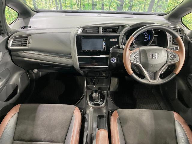 フィットハイブリッド Ｌ　ホンダセンシング　純正ＳＤナビ　バックカメラ　衝突被害軽減システム　レーダークルーズ　ドラレコ　スマートキー　ＬＥＤヘッド　ビルトインＥＴＣ　純正１５インチアルミ　車線逸脱警報　オートライト　寒冷地仕様（2枚目）