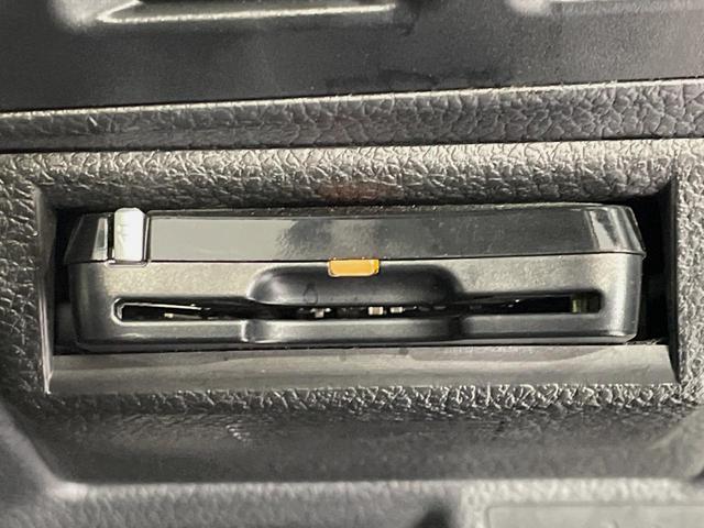 フォレスター Ｓ－リミテッド　４ＷＤ　純正ＳＤナビ　アイサイトＶｅｒ．２　シートヒーター　Ｘモード　スマートキー　ＨＩＤヘッド　ＥＴＣ　純正１８インチアルミ　車線逸脱警報　デュアルエアコン（6枚目）