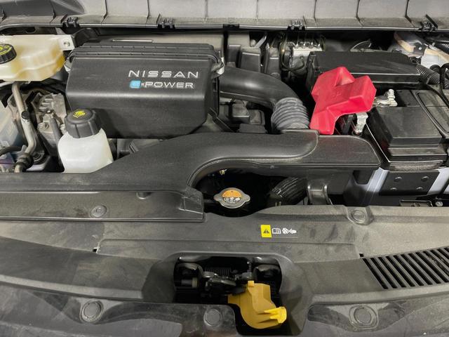 セレナ ｅ－パワー　ハイウェイスターＶ　両側電動スライドドア　純正１２型ナビ　全周囲カメラ　衝突軽減ブレーキ　プロパイロット　コーナーセンサー　スマートキー　ＬＥＤヘッド　ビルトインＥＴＣ　純正１６インチアルミ　オートハイビーム（19枚目）