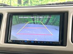 【バックカメラ】駐車時に後方がリアルタイム映像で確認できます。大型商業施設や立体駐車場での駐車時や、夜間のバック時に大活躍！運転スキルに関わらず、今や必須となった装備のひとつです！ 5